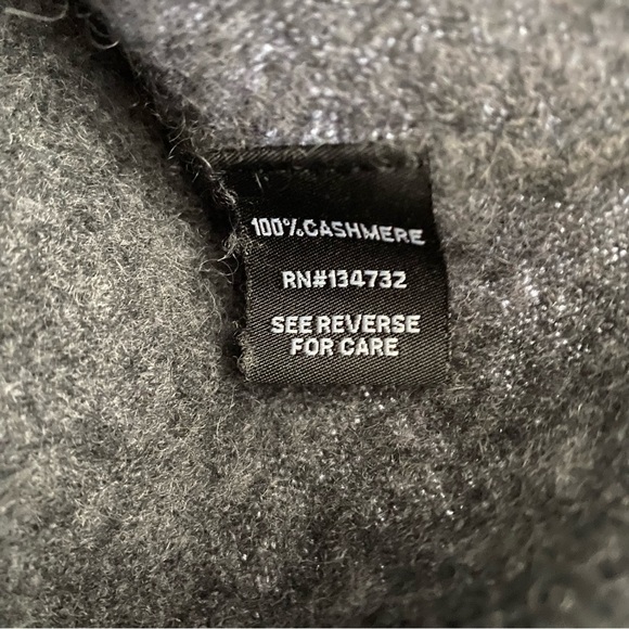 Knyt & Lynk Cropped Cashmere Turtleneck - Picture 4 of 7